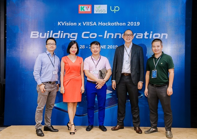 From left: Nghiem Thanh Son, senior deputy director general of the State Bank of Vietnam’s (SBV) Payment Systems Department and vice chairman of SBV Fintech Steering Committee; Duong Nguyen, partner, EY Vietnam; Nguyen Hoa Binh, chairman, NextTech; Chat Luangarpa, first senior vice president, KASIKORNTHAI BANK PCL. and director, KVision Duc Tran, CEO, VIISA